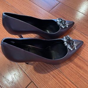 White House Black Market designer high heels shoes with crystal brooches. Size 7